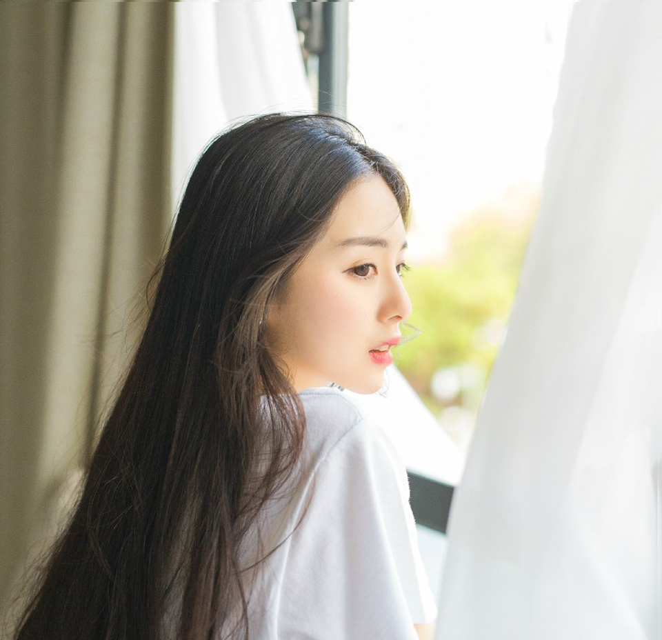 “不可能的，都督怎么可能阵亡，一定是你们乱传消息，意图霍乱三军！”一名将领愤怒的咆哮起来，一脚将一名战士踹倒在地上。